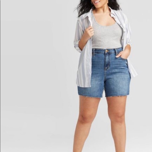 Plus Boyfriend Jean Shorts Sizes 20, 22, 26 Universal Threads Distressed - Picture 3 of 8
